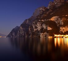 Il lago di notte by Martina Fagan