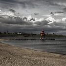 Groyne Lighthouse by axp7884
