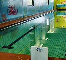 :taking your weight issues with you: should i be at the pool? by Janet Leadbeater