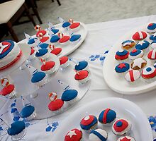 Cupcakes for Rosie's belated 30th by GoldZilla