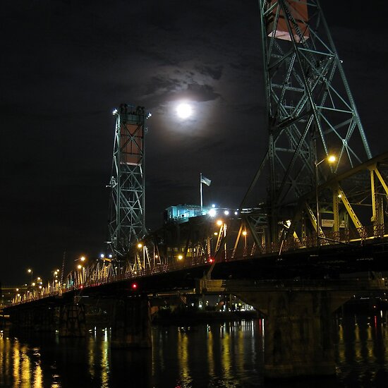 the hawthorne bridge. Hawthorne bridge with full