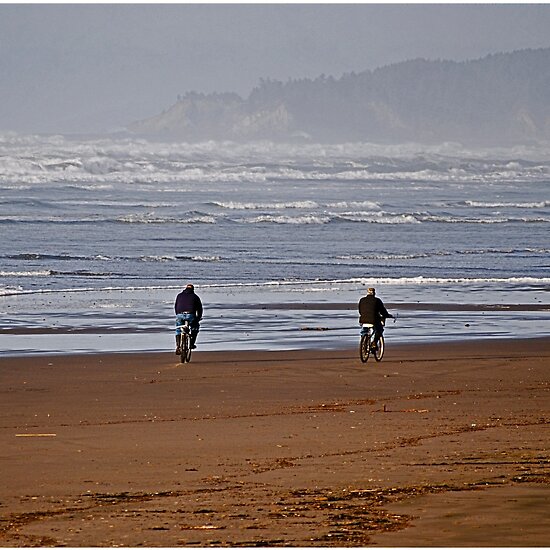 Theo Kogan finishing a model's